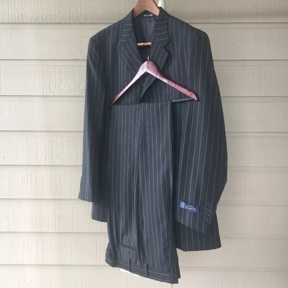 Giorgio Valentini Suit Grey striped 48L 38W 104’s